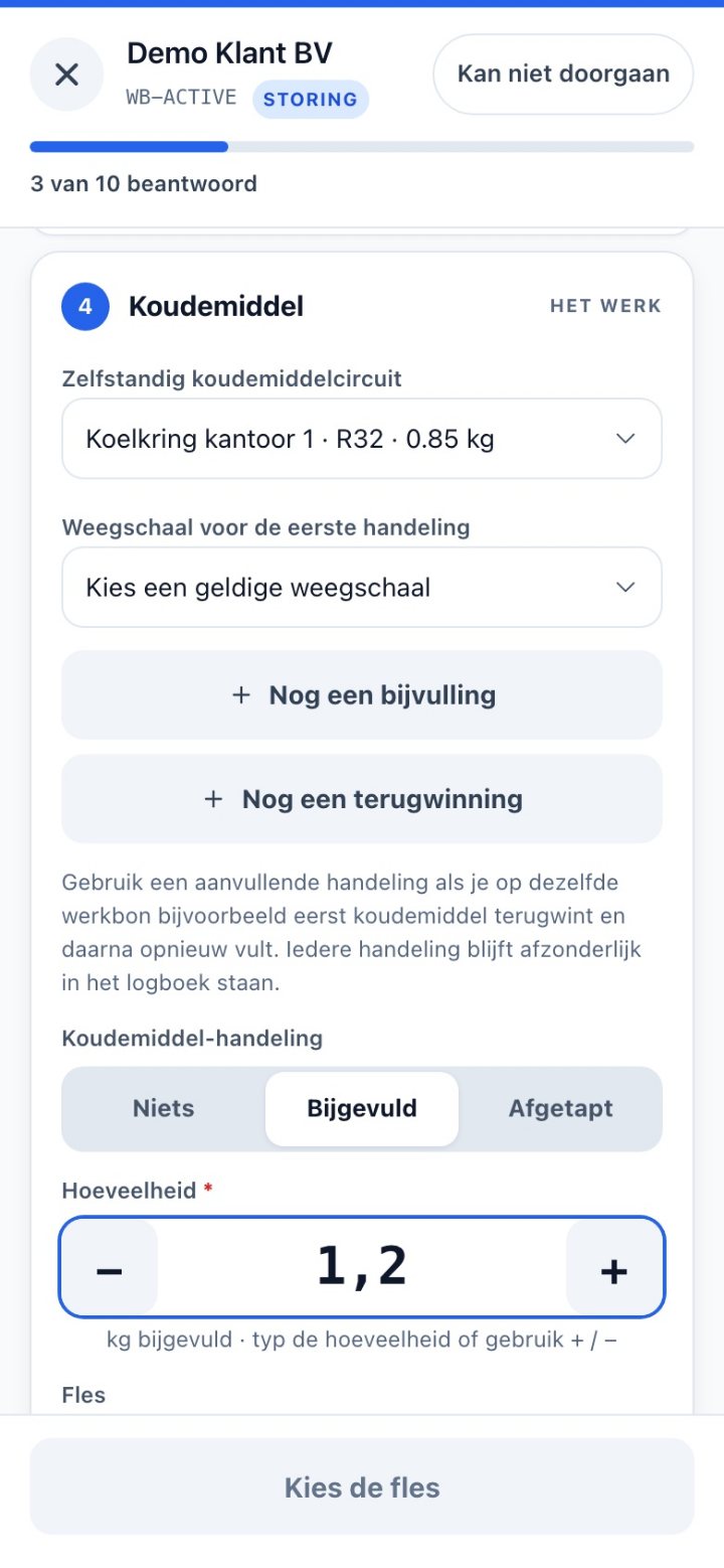 De koudemiddelstap in de mobiele werkbon met koelkring, handeling en hoeveelheid